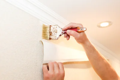 Pose de papier peint à Jujols — revêtements muraux et toiles de verre